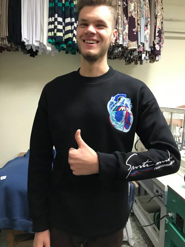 Свитшот с вышивкой "BMW"