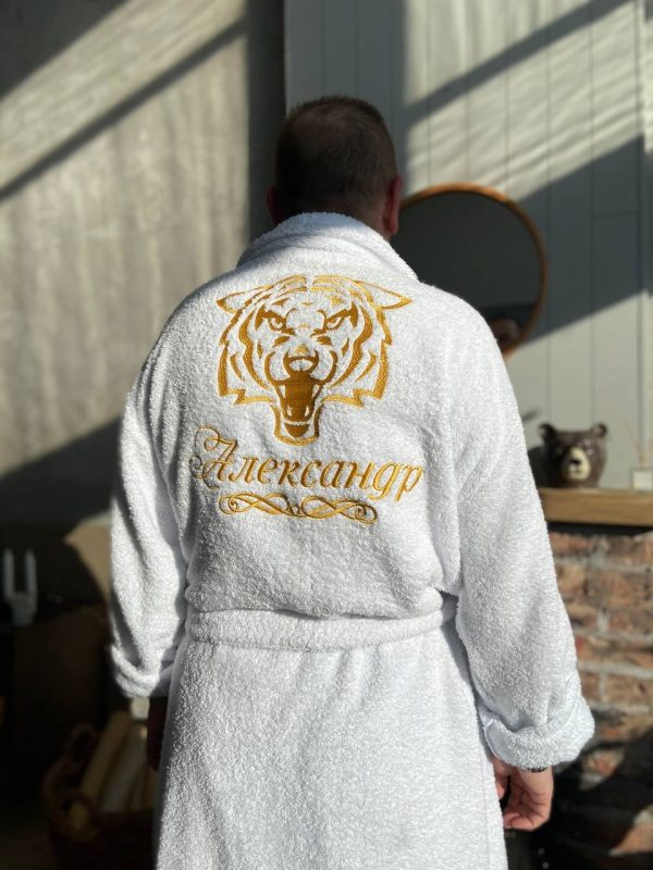 Халат с вышивкой на спине